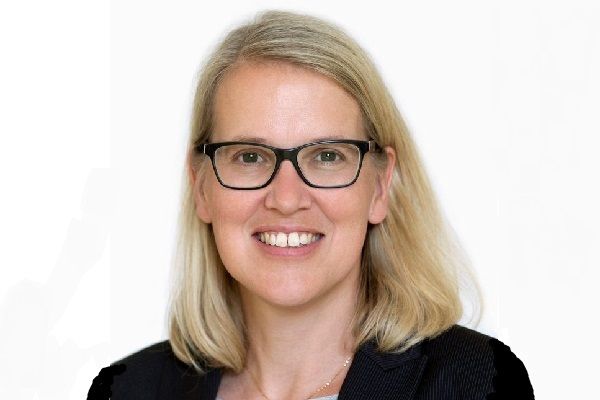 Porträtfoto Kerstin Schlögl-Flierl